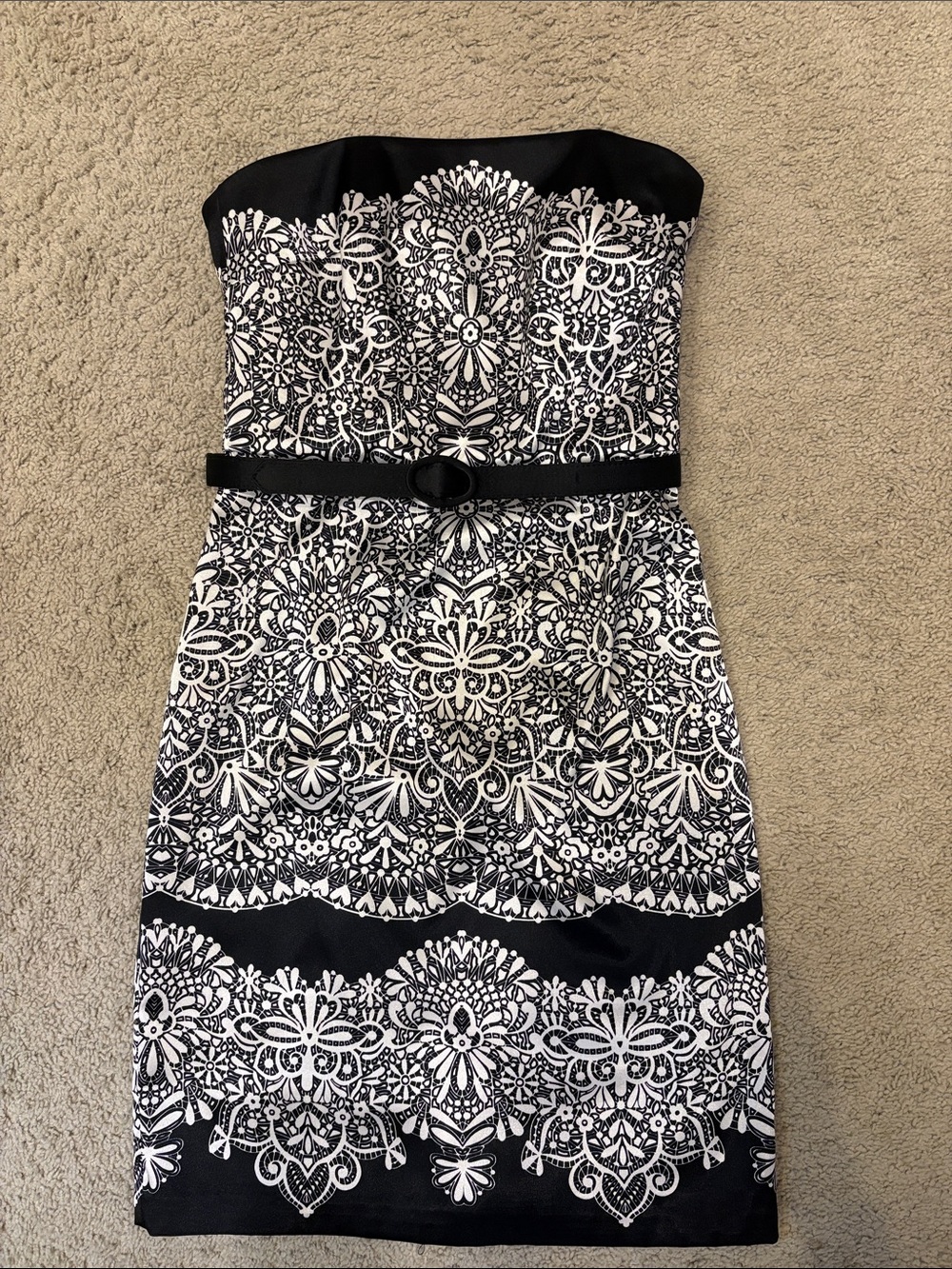 White House Bkack Market strapless dress silky 4 like new with belt